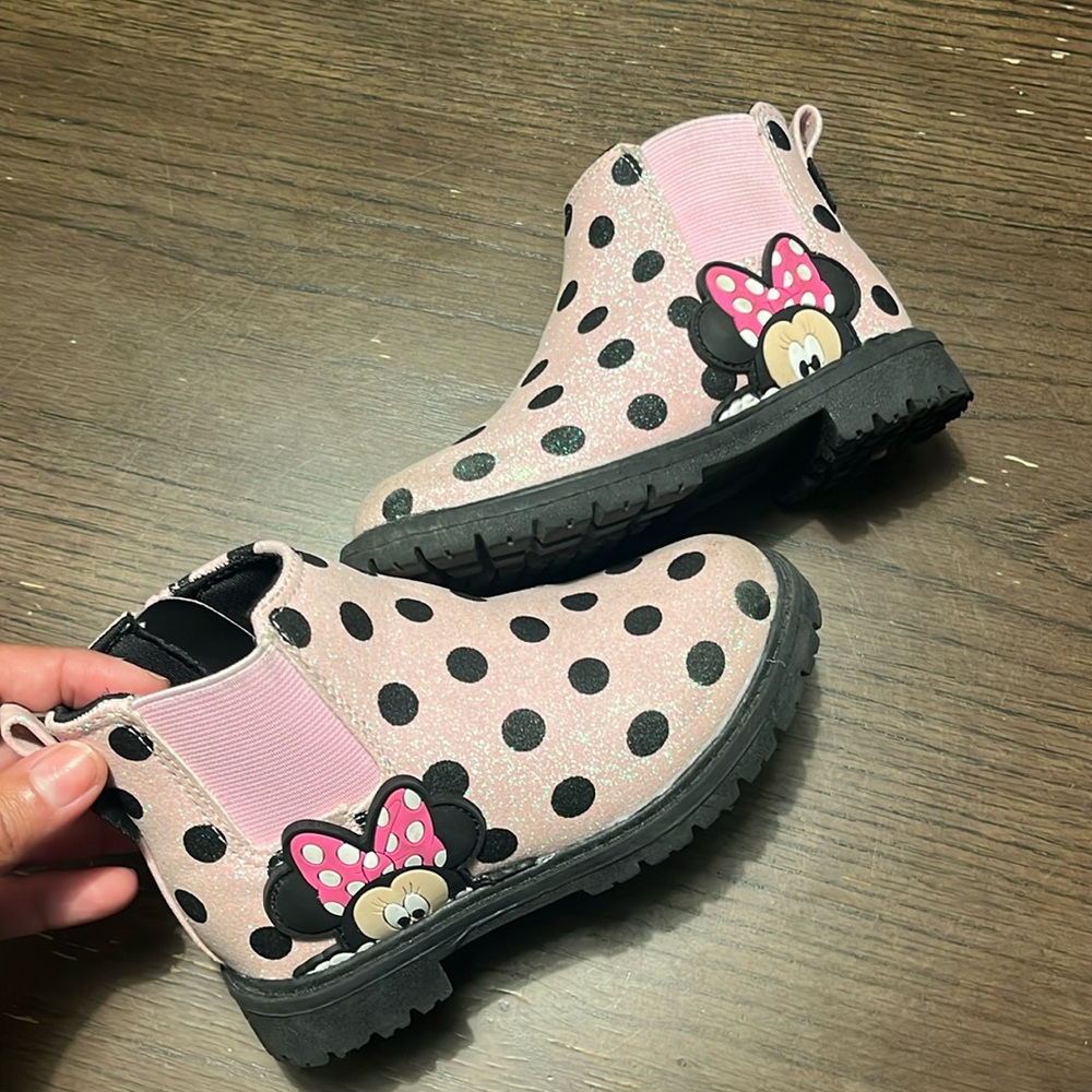 Minnie Mouse toddler boots